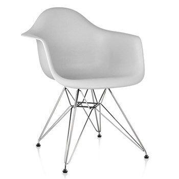 Cadeira Charles Eames Eiffel Com Braços e Base em Metal Cromado - Assento em Polipropileno Cor Cinza Claro