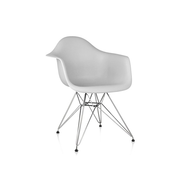 Cadeira Charles Eames Eiffel Com Braços e Base em Metal Cromado - Assento em Polipropileno Cor Cinza Claro