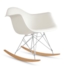 Cadeira Eames Eiffel Balanço - Base em Aço Cromado e Madeira Clara - Assento Cor Branca