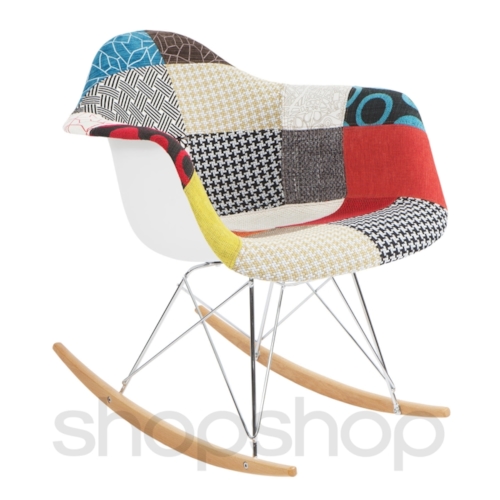 Cadeira Eames Eiffel Balanço - Base em Aço Cromado e Madeira Clara - Assento em Patchwork (Revestido Frente)