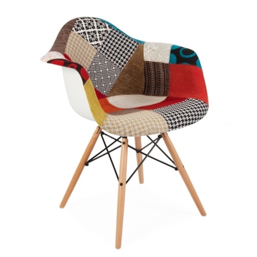 Cadeira Eames Eiffel Com Braços e Base Madeira - Assento Revestido em Patchwork (Frente)