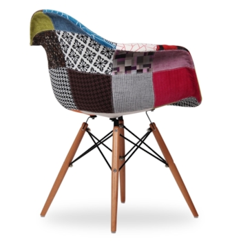Cadeira Eames Eiffel Com Braços e Base Madeira - Assento Revestido em Patchwork (Frente e Atrás)