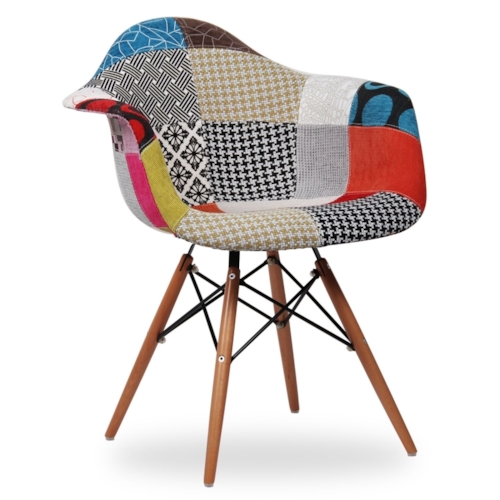 Cadeira Eames Eiffel Com Braços e Base Madeira - Assento Revestido em Patchwork (Frente e Atrás)