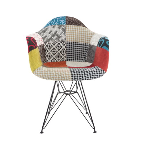 Cadeira Eames Eiffel Com Braços e Base Metal Preto - Assento Revestido em Patchwork (Frente)